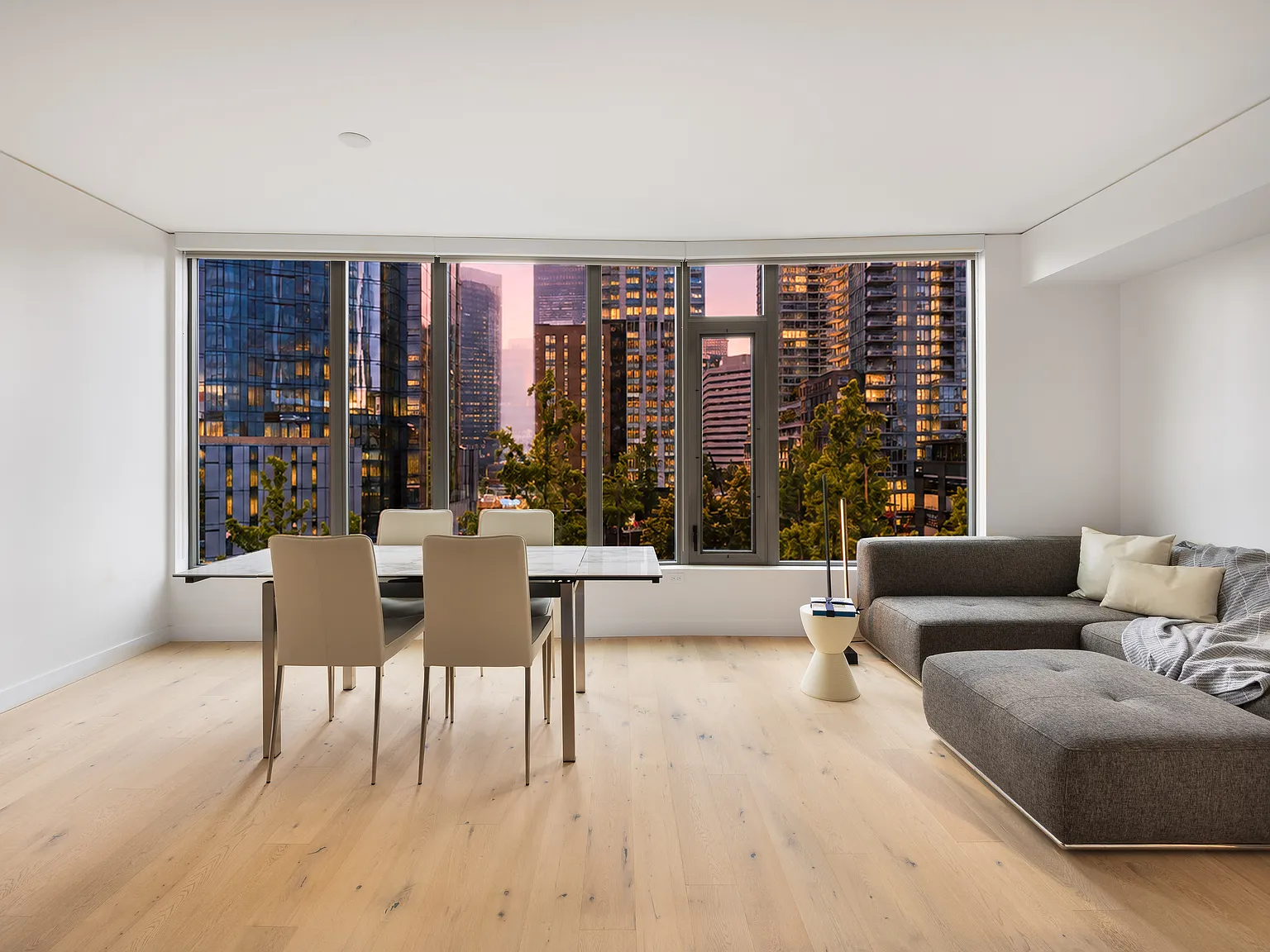 1 bed, 692 sqft, $2,900 — Photo 3