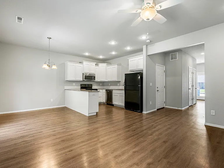 818 Baker St NW — Photo 7