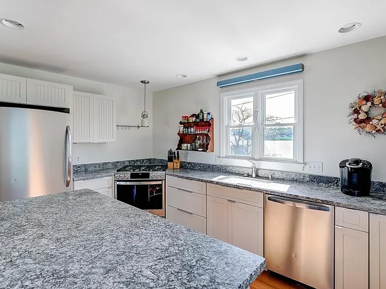 1316 Anthony Rd — Photo 4