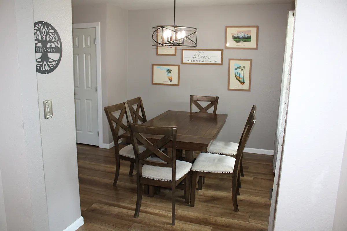 Building Photo - 1364 NW Redwing Dr
