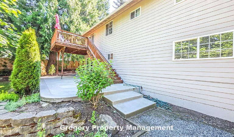17606 Brook Blvd — Photo 28