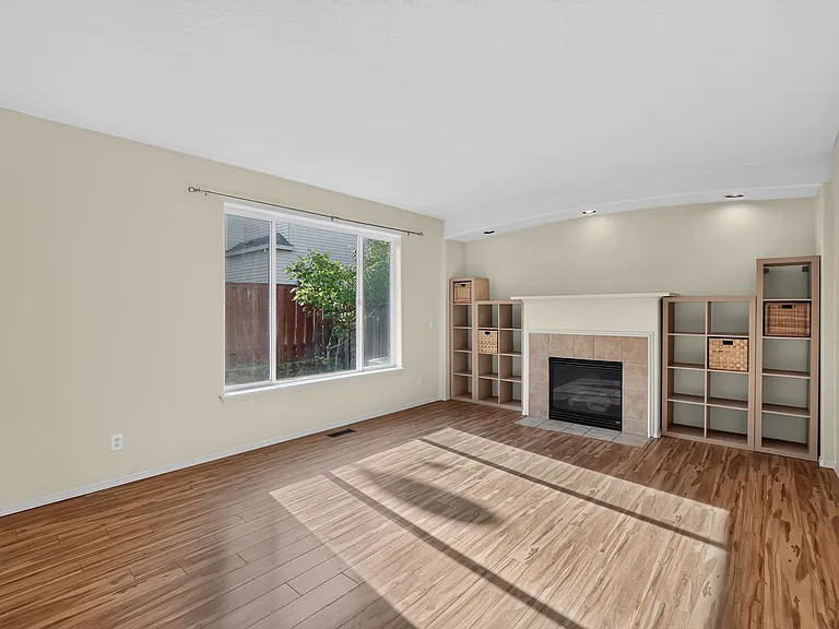 472 NE 60th Ave — Photo 8