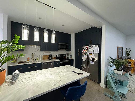 3rd image of 1035 Washington Ave APT 6S
