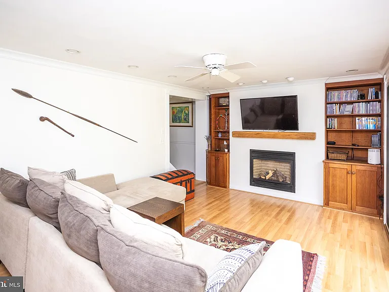 1207 N Livingston St — Photo 8