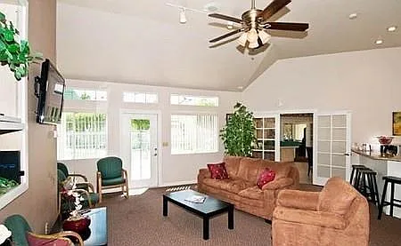 River Knolls Apartment — Photo 8