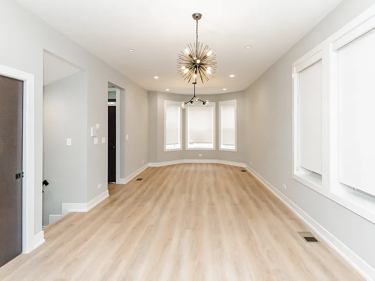 716 S Laflin St #1F — Photo 6