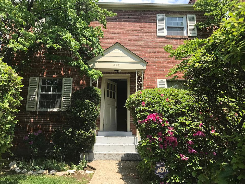 Charming updated colonial in a quiet street near Tenleytown Metro