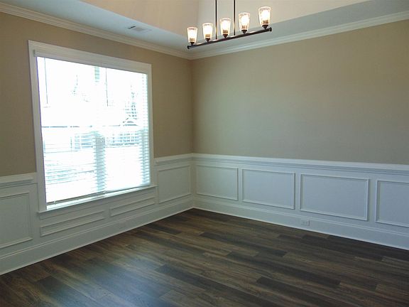 4th image of 322 Bonhill St