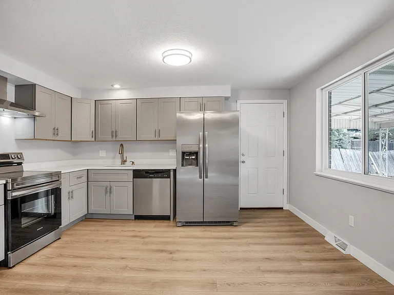 1537 S Jamaica St — Photo 31