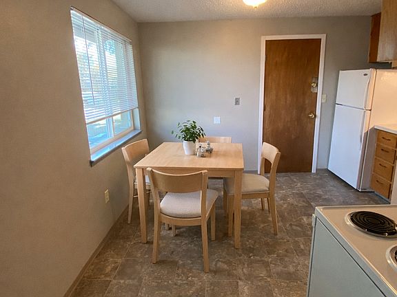 3rd image of 1005 S 11th Ave #B