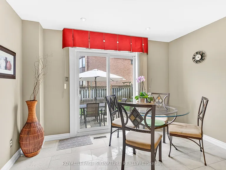 566 Huntington Ridge Dr — Photo 11