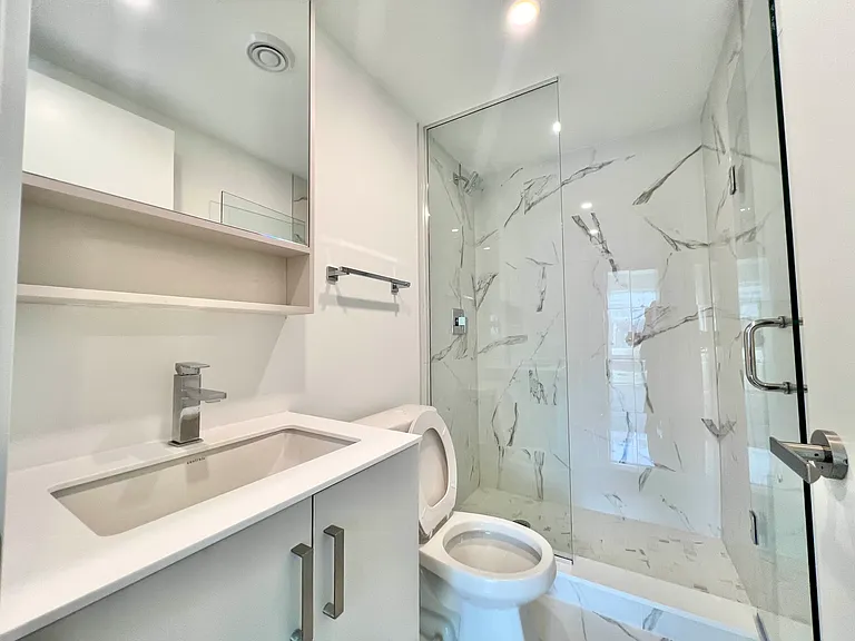 88 Queen St E #1210 — Photo 9