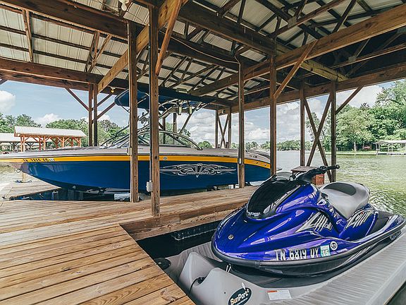 Kitchen
						:
						Recently remodeled kitchen. Big slide drawers for pot and pan storage