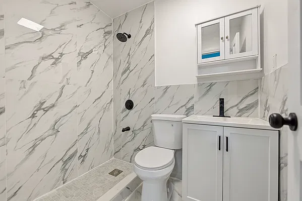 Bathroom, photo 1