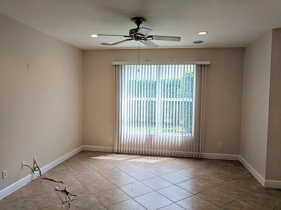 5th image of 307 Versailles Ln