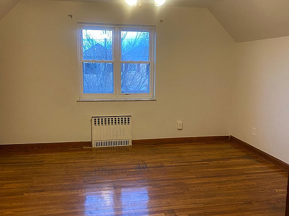 5th image of 1651 Bayview Ave #2