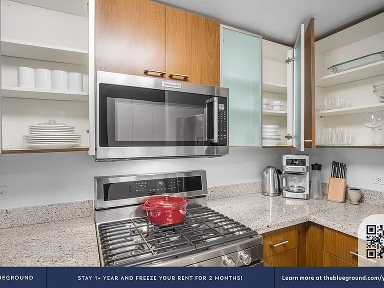 130 W 15th St #4C — Photo 7