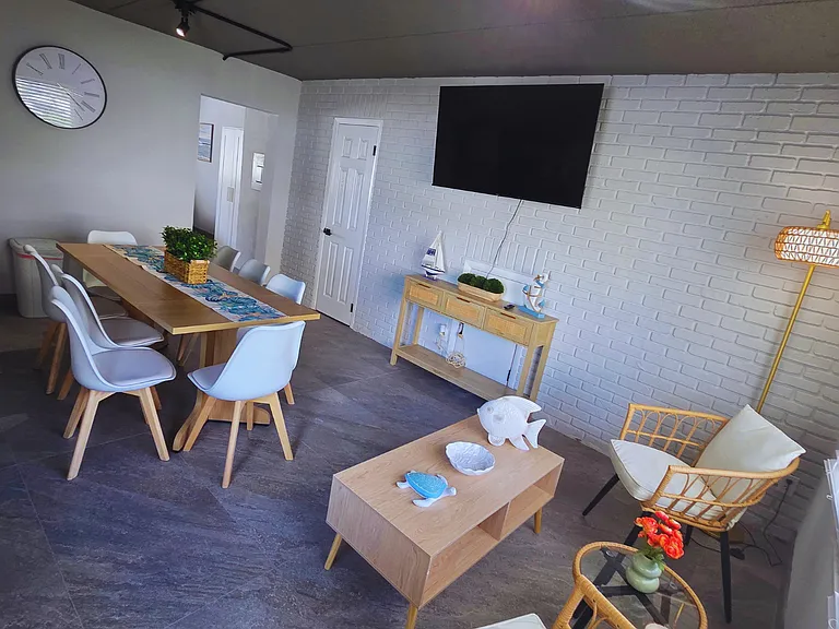Kitchen, lounge and dining nearby for maximum comfort