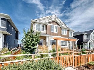 182 S River Heights Dr, Cochrane, AB T4C 0Y1