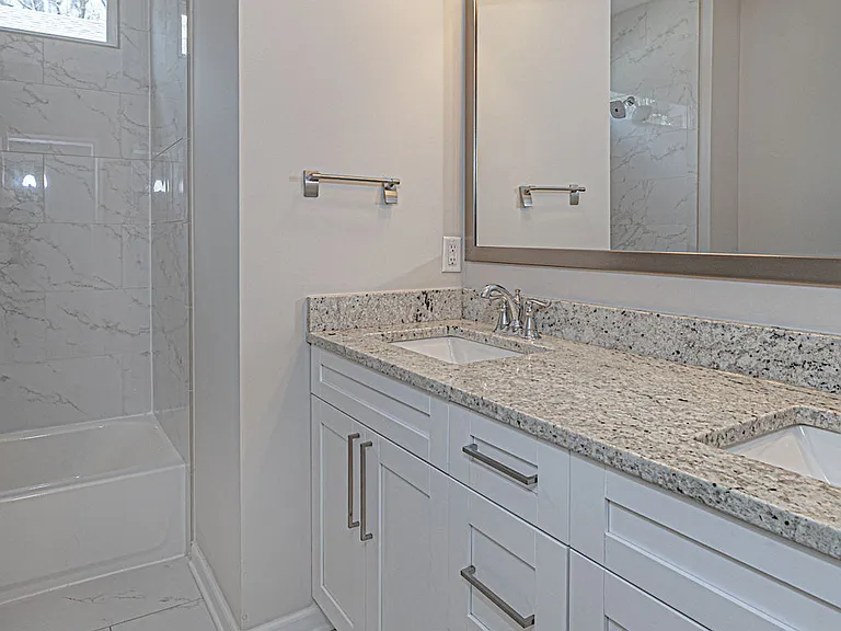 2033 Cherokee Dr — Photo 13