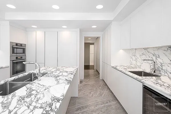 Sold by Christie's International Real Estate Group, LLC | media 7