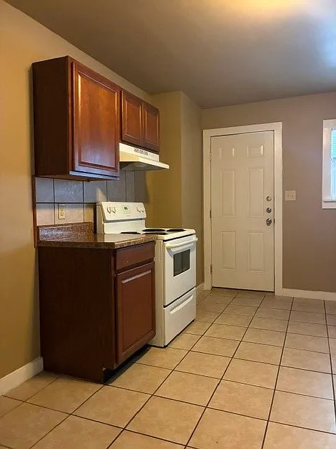 2 bed, 1.0 bath, 1000 sqft, $1,150 — Photo 2