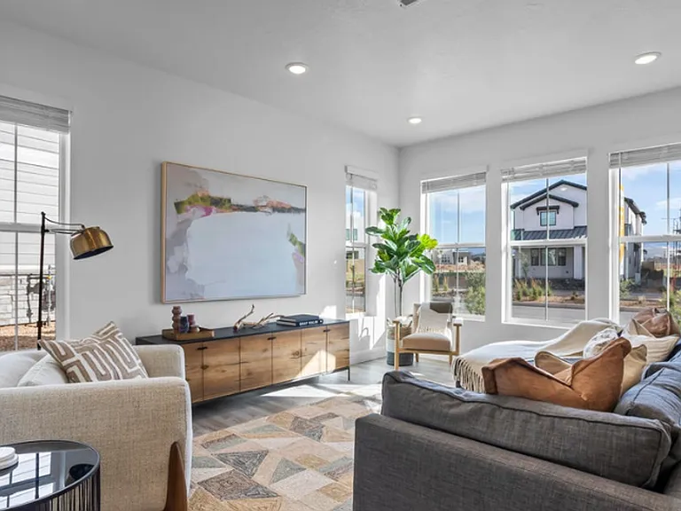 488 W Greenstone Pl — Photo 6