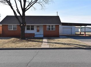 430 S 19th St, Clinton, OK 73601