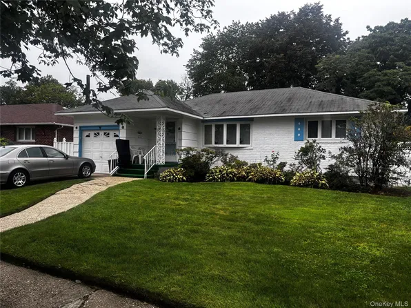 904 Barry Drive W, Valley Stream, NY 11580