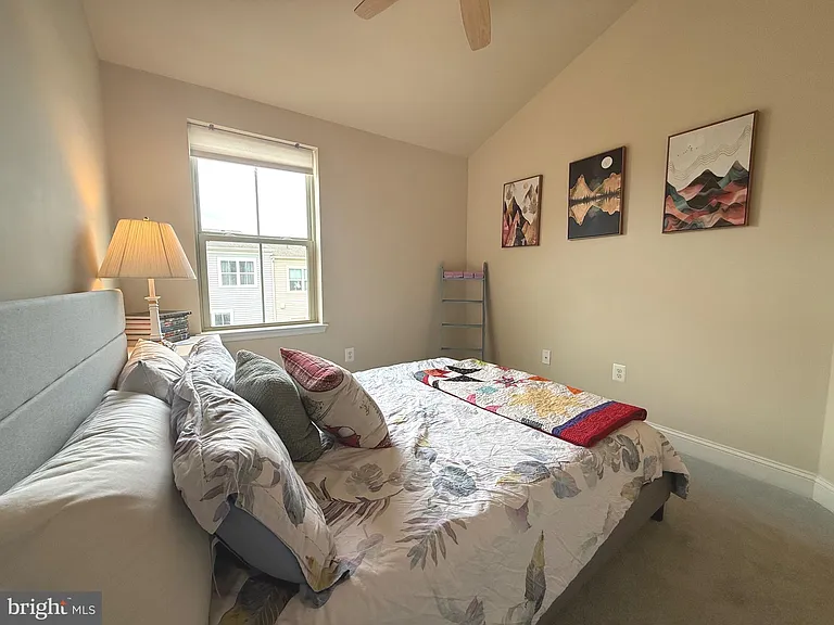 104 Vanguard Ln — Photo 14
