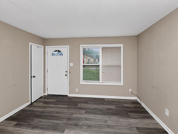 4th image of 2 E Paxton Ln