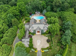 660 Chicken Valley Rd, Matinecock, NY 11560