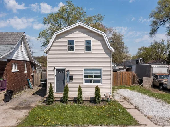 2210 Janette Ave, Windsor, ON N8X 1Z8