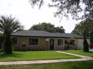 305 N Palm Ave, Howey In The Hills, FL 34737