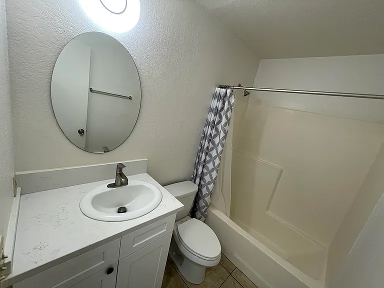 229 20th St #C — Photo 26