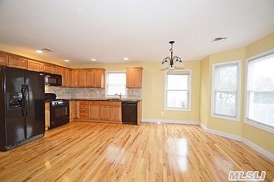 5th image of 113 Evergreen Ave