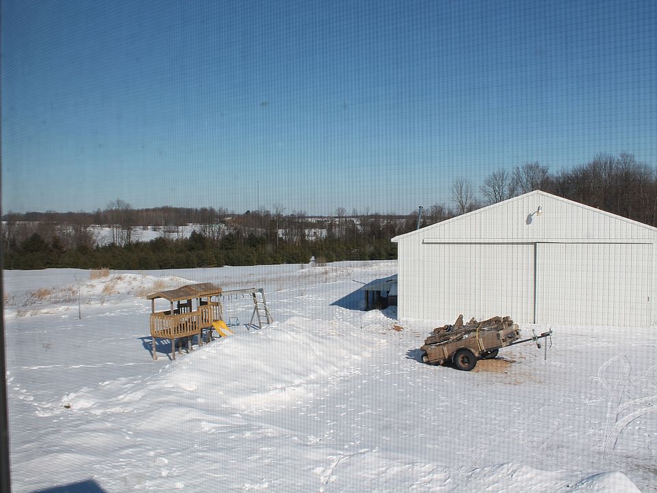 polebarn & yard