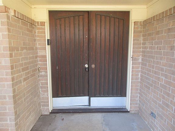 2nd image of 302 Cardinal Creek Dr