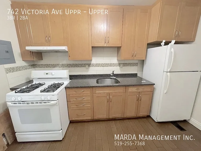 742 Victoria Ave #UPPER — Photo 20