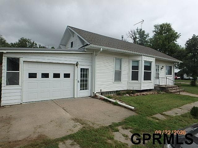 1st image of 412 8th St