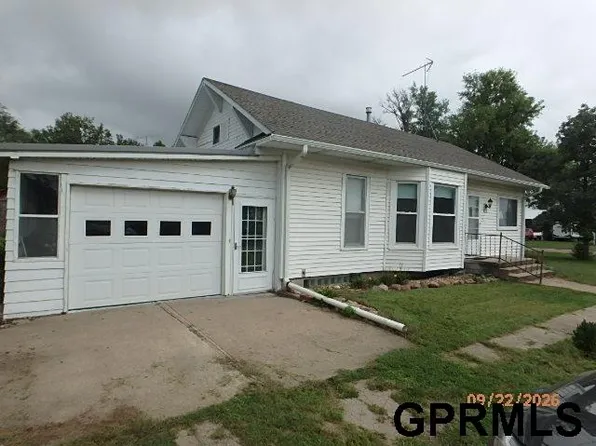 412 8th St, Brock, NE 68320
