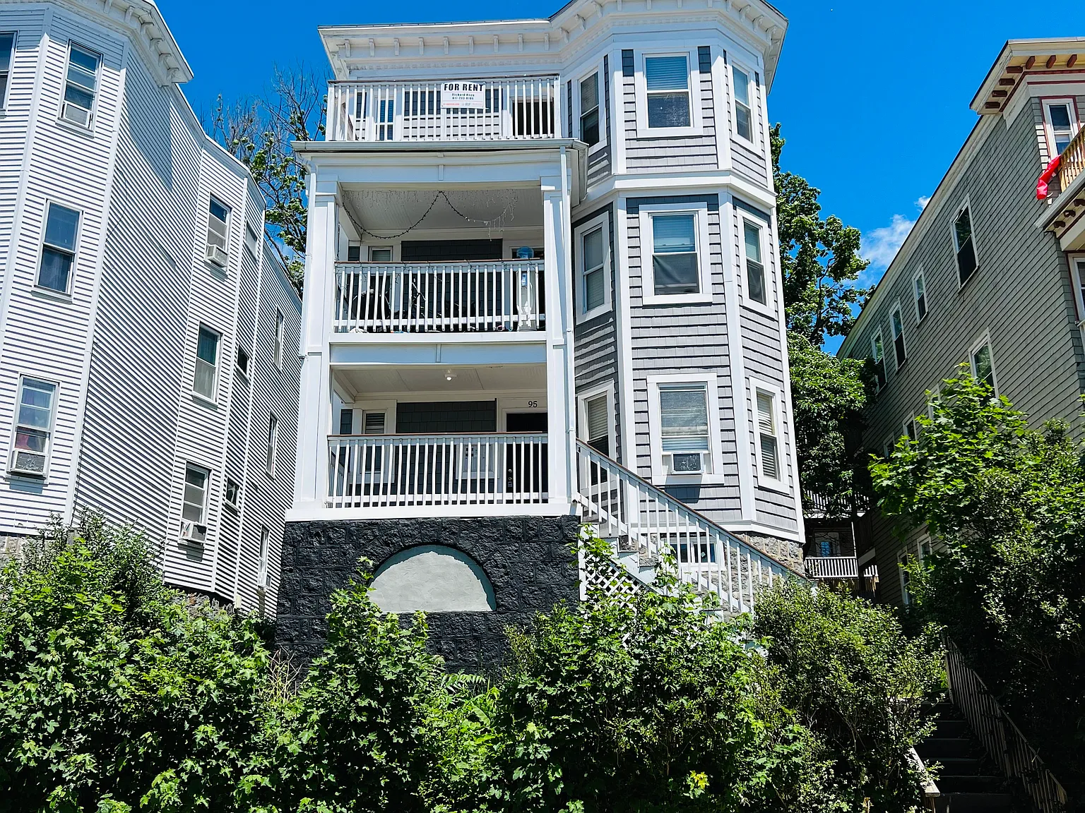 3 bed, 1100 sqft, $2,800 — Photo 1
