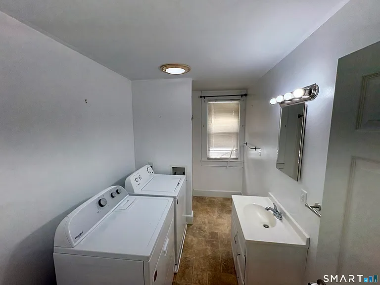 565 Sylvan Ave — Photo 15