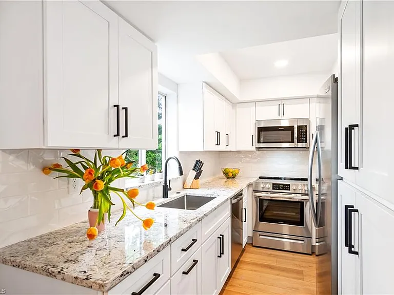1275 7th Ave N #201 — Photo 2