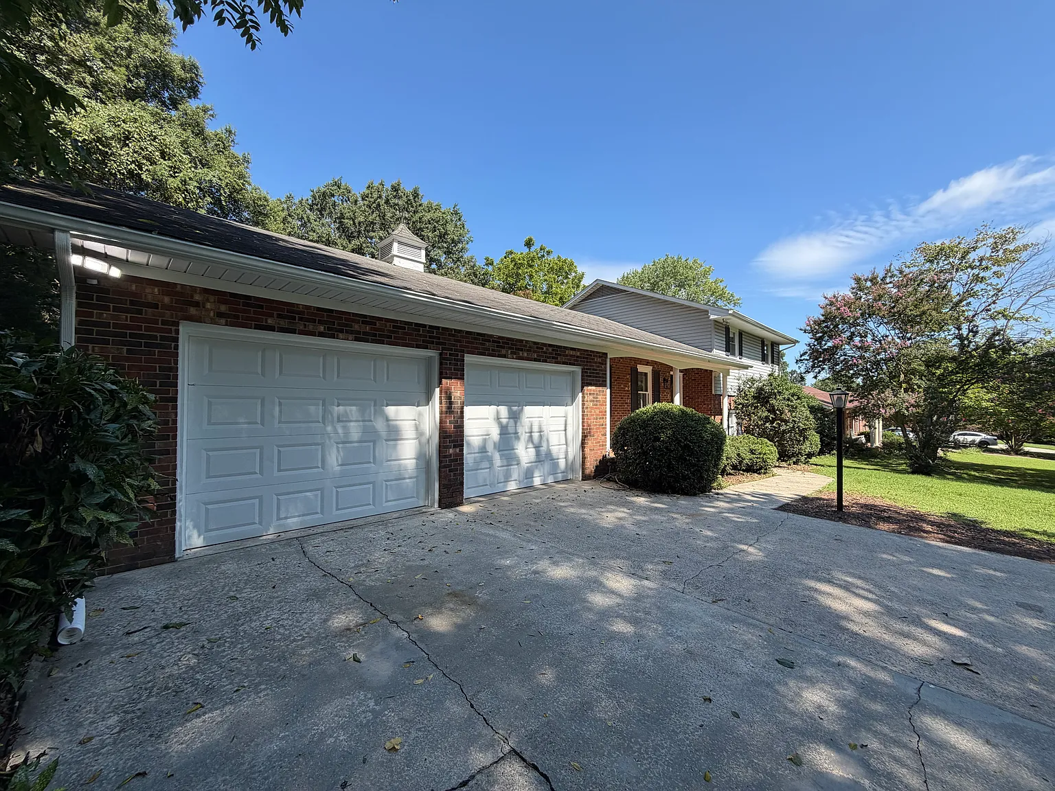 4 bed, 2.5 bath, 2007 sqft, $2,100 — Photo 2