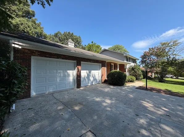 207 Random Ln, Burlington, NC 27215