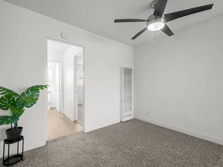 Sunset Square Apartments — Photo 45
