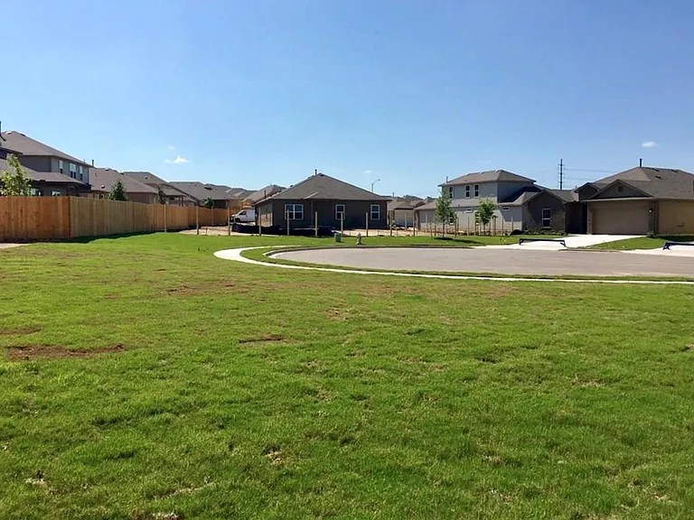 7008 Loretta White Ln — Photo 18