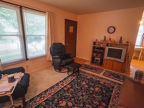 4th image of 3303 Nadine Ave