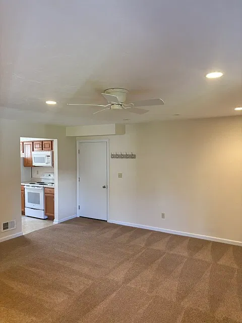 2 bed, 1000 sqft, $1,200 — Photo 2